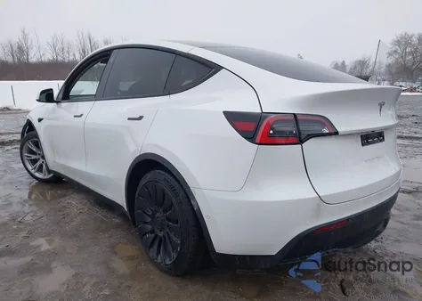 2021 Tesla Model Y Long Range Dual Motor All-Wheel Drive z USA, uszkodzony, nr VIN 5YJYGAEE5MF186344
